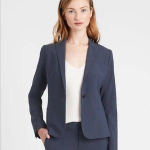 3-PIECE SUIT NAVY BANANA REPUBLIC CLASSIC-FIT WASHABLE ITALIAN WOOL-BLEND